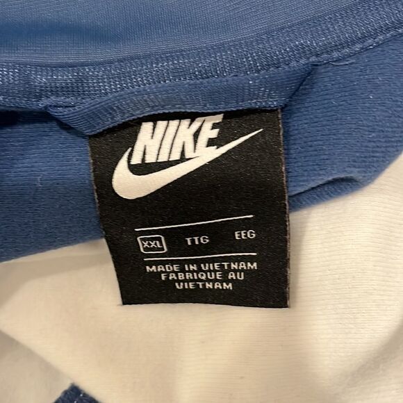 NIKE Sweat suit in excellent condition, like new. - Picture 2 of 12